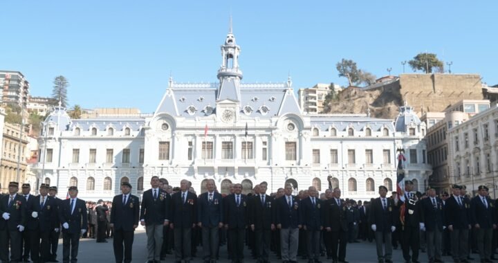 ASOFAR rindió honores en solemne desfile por las Glorias Navales en Valparaíso