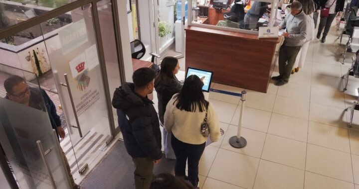 Villa Alemana celebra el Mes de la Mamá con feria de emprendedoras y atención nocturna municipal