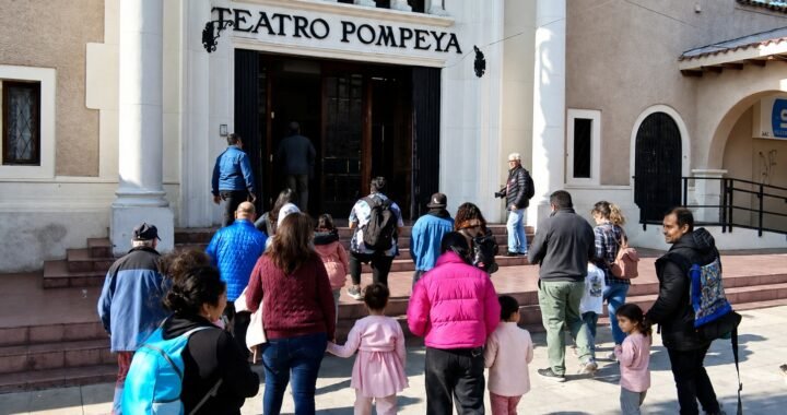 Villa Alemana celebra el centenario del Teatro Pompeya con una fiesta de luces y arte